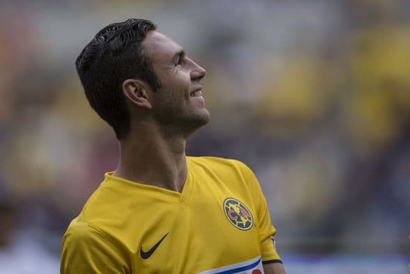 Pero no solamente Miguel Layún la pasaba mal, todo el América vivía momentos difíciles costándole el puesto al entonces presidente del América, Michel Bauer, siendo sustituido por Ricardo Peláez que pese a los señalamientos decidió conservar en su filas a Miguel Layún.