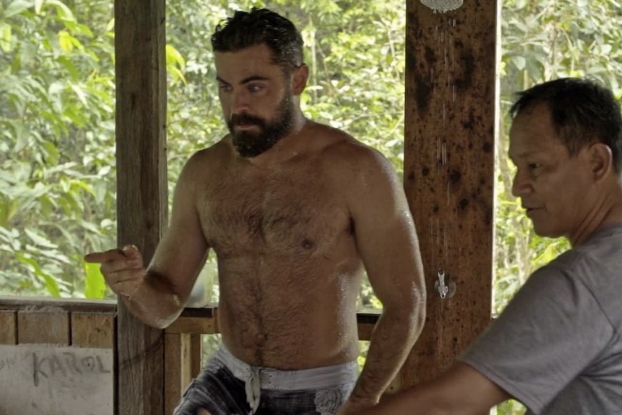 Sin tener sobre peso o una barriga prominente, los comentarios aún así no se dejaron esperar y comentaron que con la barba tupida que tenía, el actor parecía un papá y estaba perdiendo sus abdominales.