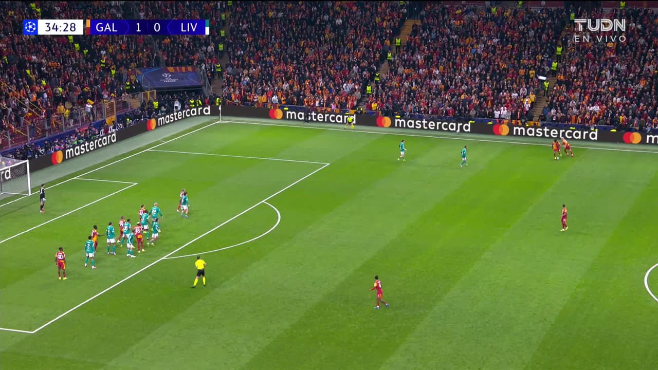 ¡TIRO ATAJADO! disparo por Mario Lemina.