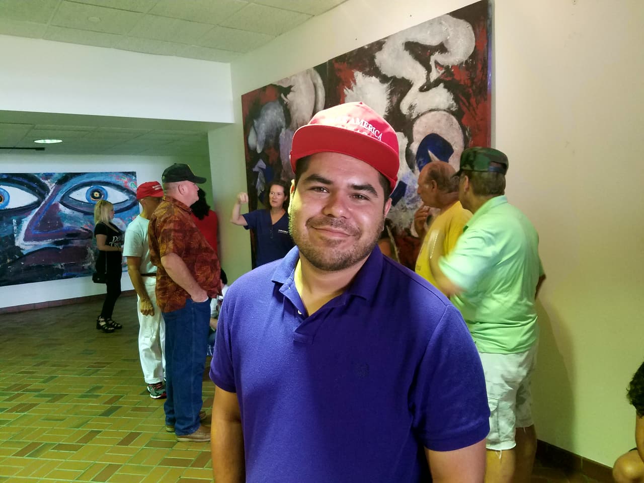 "A mí lo que me atrae de él es que es un símbolo de progreso", dice Franky Faze sobre Trump