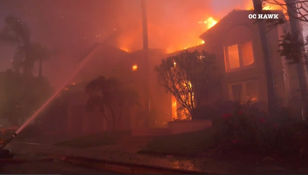 Además, se activó la línea directa de información pública para responder a las preguntas de los residentes afectados al
<b>(714) 628-7085.</b>