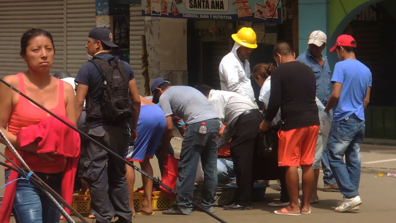 El presidente Rafael Correa visitó las ciudades más castigadas de la zona y señaló que su reconstrucción "tomará años".