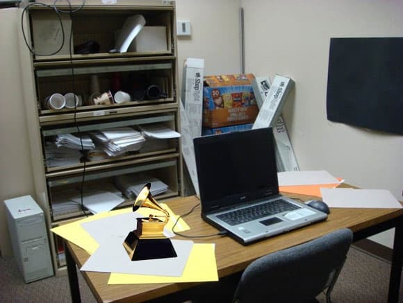 Un hermoso pisapapeles, el más bello de todos.