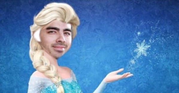 La gente no pierde el humor ante el terrible clima.