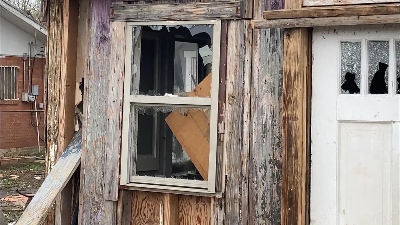 <a href="https://twitter.com/ChrisSuchanWOAI/status/1387948594930536449 " target="_blank">En</a>
<a href="https://twitter.com/ChrisSuchanWOAI/status/1387948594930536449 " target="_blank"> la noche del 28 de abril, una fuerte tormenta eléctrica produjo vientos dañinos, un tornado y granizo muy grande en partes del condado de Medina.</a>