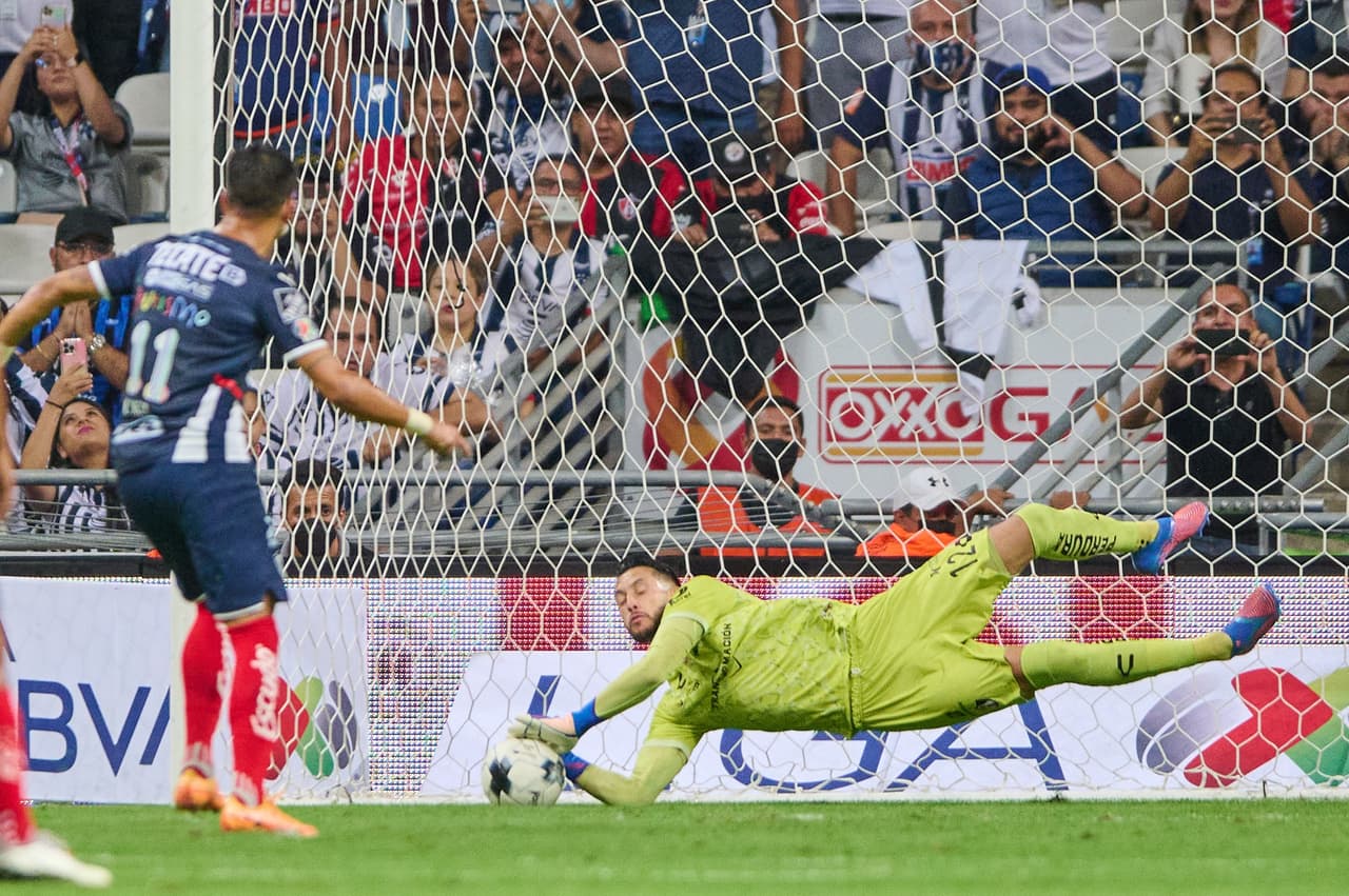 Rayados de Monterrey tuvo un partido muy gris y apenas pudo sacar un punto ante un Atlas que tampoco generó opciones pese a quedarse con un hombre más en gran parte del segundo tiempo.