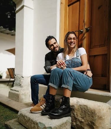 La pareja tenía planes de agrandar la familia, aunque en agosto de 2020 no era prioridad: "
<b><a href="https://www.univision.com/famosos/claudia-martin-tiene-una-razon-para-no-unirse-al-boom-de-famosas-embarazadas-fotos">Nos queremos esperar</a></b>. Es algo que está más que hablado, y en algún futuro planeamos convertirnos en padres porque soy súper niñera, pero será cuando mi cuerpo me indique que ya es el momento", expresó. 
<br>
