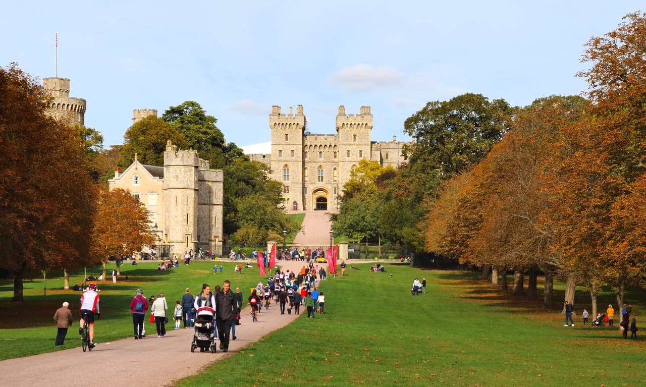 Y este viernes, 12 de octubre, a las 11:00 de la mañana hora local (6:00 a.m. en el Este de EEUU), se realizará la boda, en la capilla de San Jorge, en el castillo de Windsor, el mismo lugar en el cual 
<b><a href="https://www.univision.com/estilo-de-vida/bodas/revive-la-boda-del-principe-harry-y-meghan-markle-asi-te-la-contamos">se casaron el príncipe Harry y Meghan Markle</a></b>.