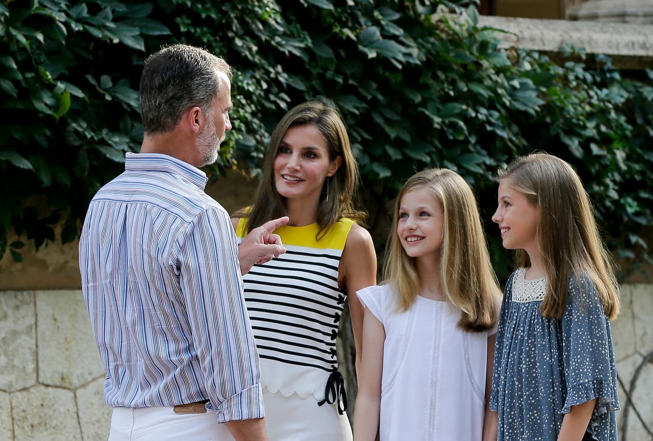 Photo ©2017 CC/Lagencia Grosby Spain Queen Letizia and King Felipe and Princess Leonor and Princess Sofia pose for the media during the summerholliday at the Marivent palace in Palma de Mallorca.