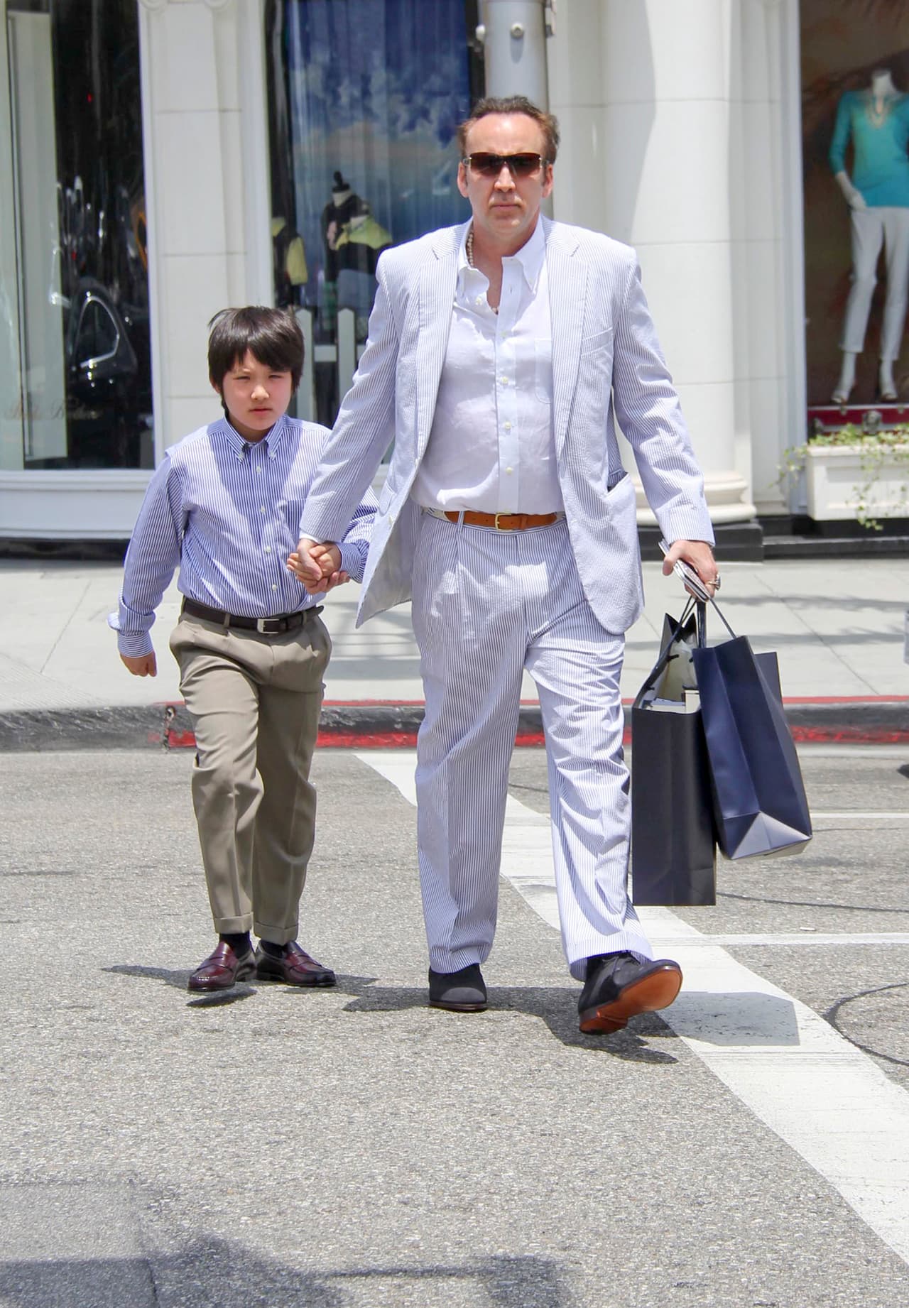 Nicolas Cage va de 'shooping' con su hijo Kal-El