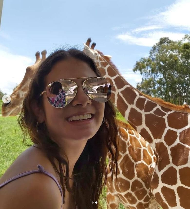 Una es que murió a consecuencia de ingesta de medicamentos. 
<b><a href="https://www.reforma.com/lucho-miss-contra-suicidio-la-hallan-muerta/ar2099014?v=2" target="_blank">La otra es que se ahorcó. </a></b>
<br>