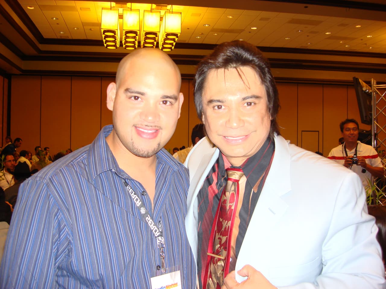 <a href="http://www.univision.com/temas/raul-molinar-el-pelon">Raúl 'El Pelón'</a> y 
<a href="https://www.facebook.com/ElCucuyShow/?fref=ts">Renan Almendarez Coello 'El Cucuy de la mañana'.</a>