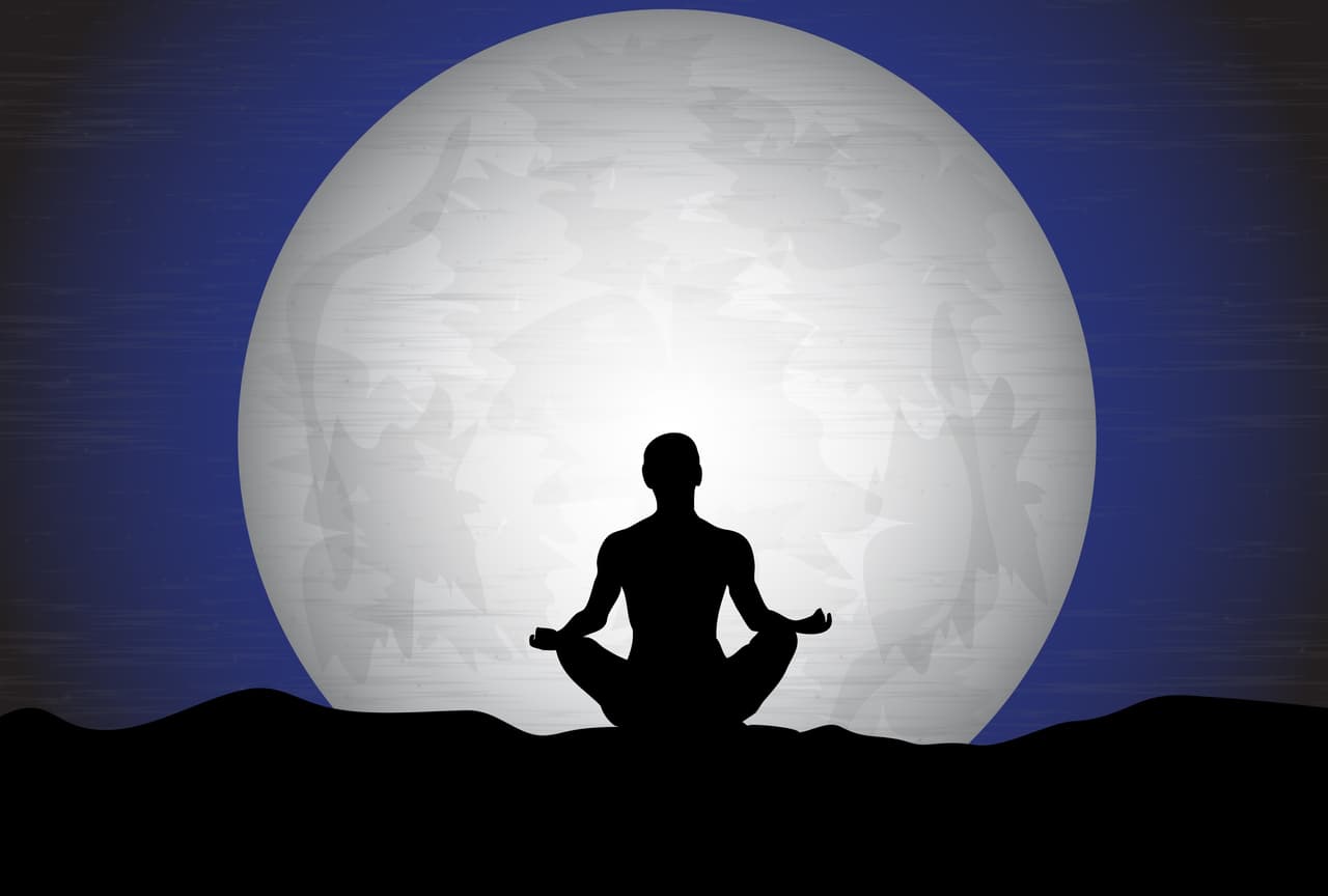 La Luna es el regente del signo Cáncer y en astrología se considera como el astro que rige nuestras emociones, el mundo intuitivo, los planos profundos del subconsciente, las intuiciones y percepciones más sutiles.