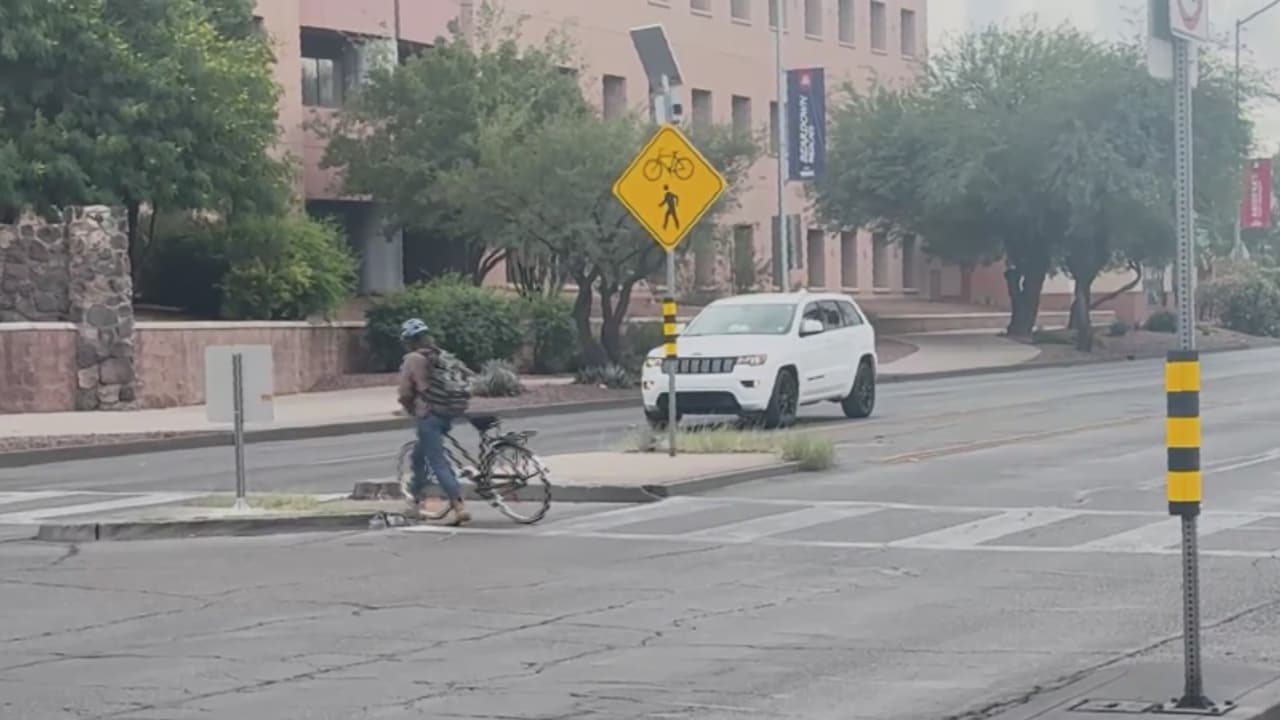 Prevenir accidentes de peatones, el objetivo de un plan en Tucson tras la muerte de tres estudiantes
