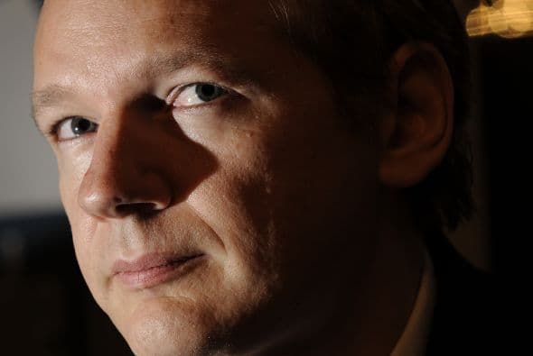 Junio 19- El gobierno de Ecuador informó que el fundador de Wikileaks, Julian Assange, pidió asilo político en su embajada en Londres, a fin de evitar su extradición.