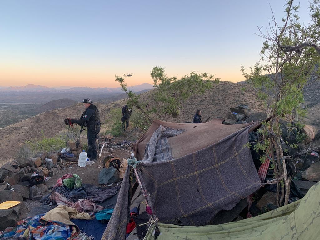 Un operativo de cuatro días en el que colaboraron agencias policiacas de Estados Unidos y México concluyó a mediados de mayo de 2019 con el arresto de 19 personas y el desmantelamiento de un campamento clandestino supuestamente usado para espiar los movimientos de la Patrulla Fronteriza en el oeste de Nogales, en el estado de Arizona.