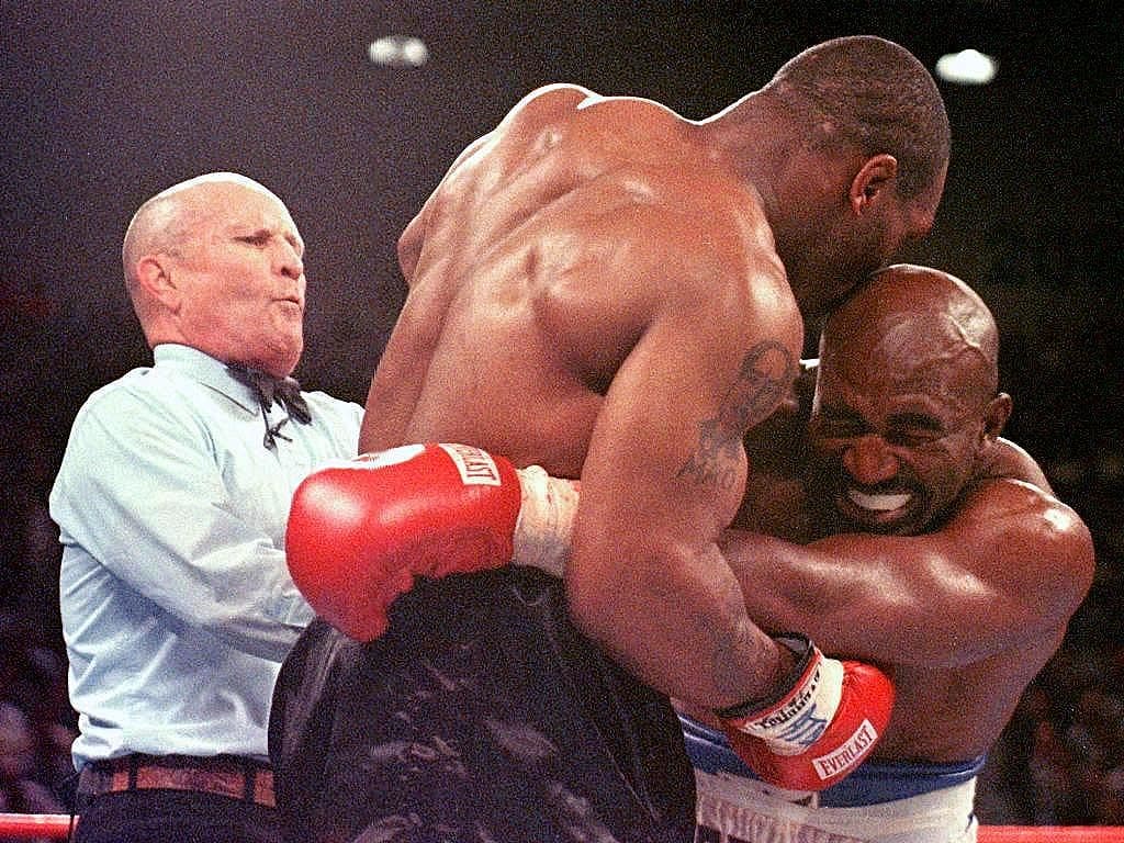 Uno de los episodios inolvidables fue cuando mordió la oreja de Evander Holyfield durante una pelea en 1997.