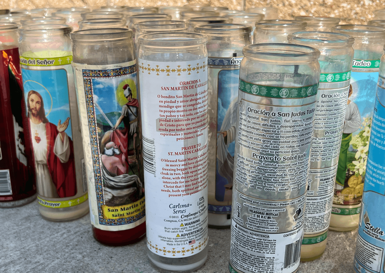 Si tiene información sobre el o los sospechosos, le piden comunicarse con el detective Aurelio Flores al
<b> (559) 600-8208.</b> También puede comunicarse con Crime Stoppers al 
<b>(559) 498-7867 </b>
<a href="http://www.valleycrimestoppers.org/sitemenu.aspx?ID=548&" target="_blank">www.valleycrimestoppers.org</a> . Puede permanecer en el anonimato y puede ser elegible para una recompensa en efectivo.