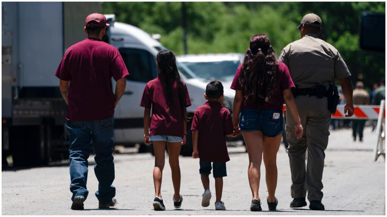 Madre narra la oportuna reacción de maestra sustituta que salvó a su hija de morir en tiroteo de Uvalde