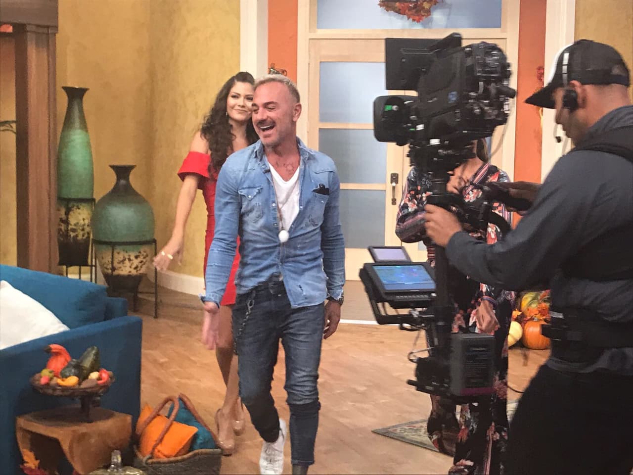 Ana Patricia le dio la bienvenida, el influencer y DJ italiano estaba feliz de volver a nuestra casa.