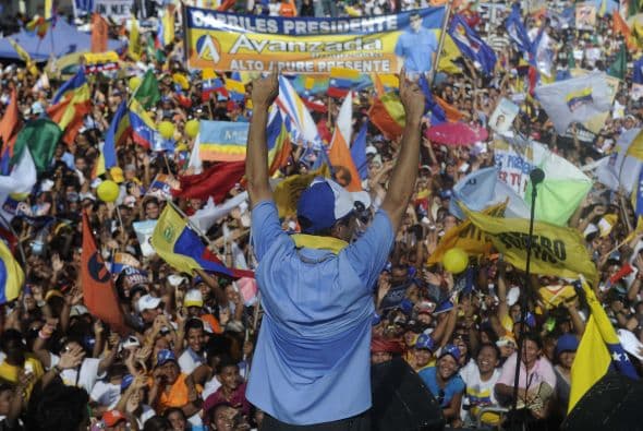 Se mostró "orgulloso" del pueblo venezolano, porque hoy son "miles y miles", uno de los lemas de su campaña, los que buscan el cambio.
