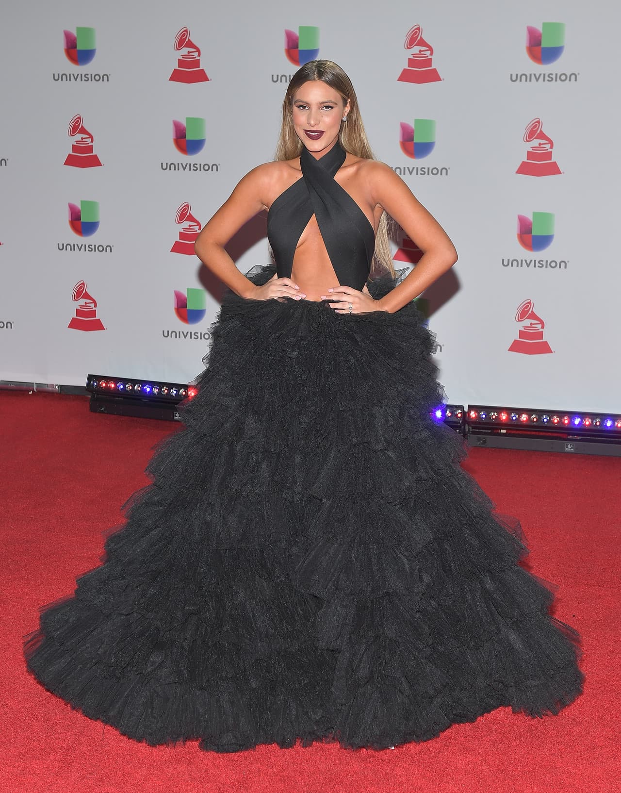 La Youtuber y conductora argentina Lele Pons y su glamoroso vestido.