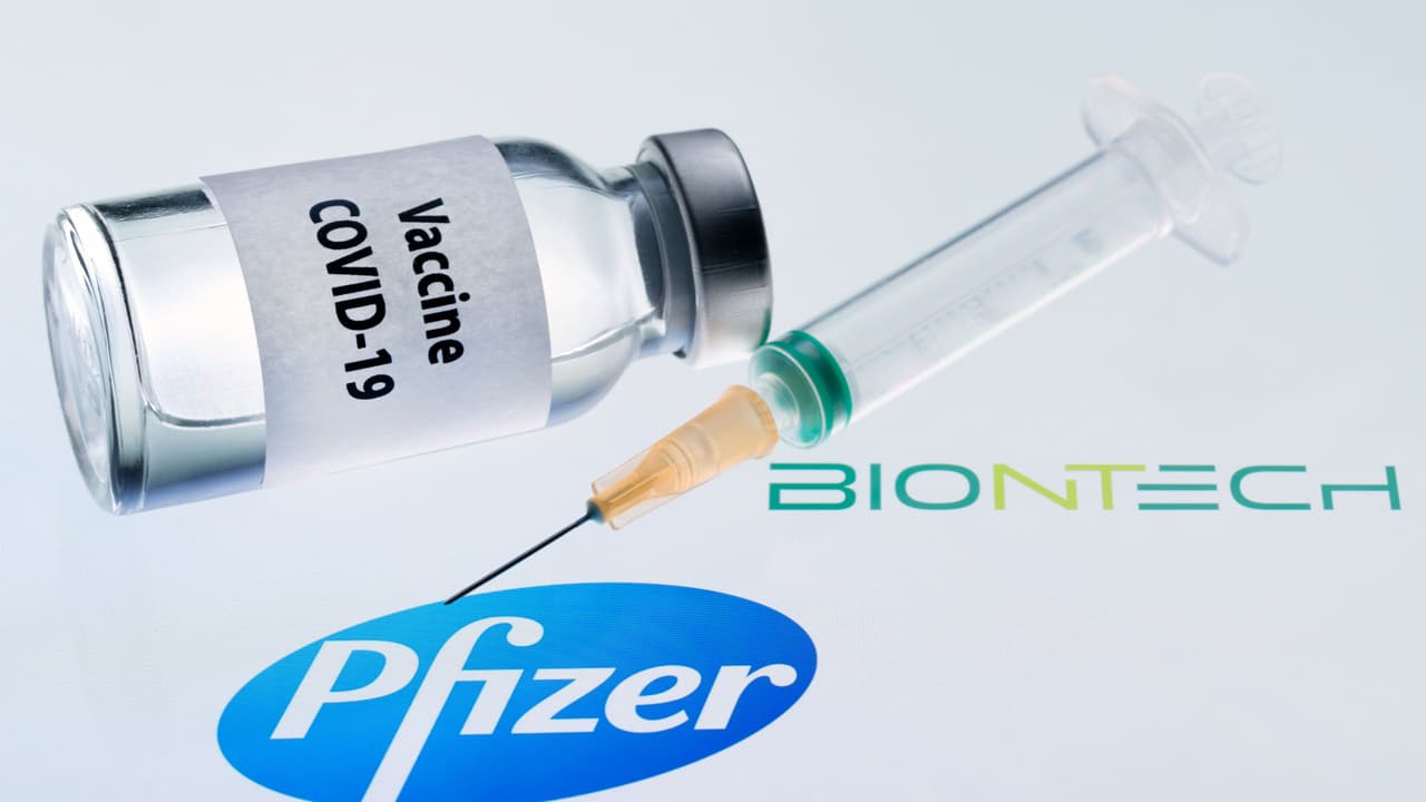 Newson confirmó que ya se han establecido las prioridades para la aplicación de la vacuna y los centros de distribución y que, tras la aprobación de la FDA para uso de emergencia de la vacuna de Pfizer, el estado está listo para comenzar la distribución lo antes posible.