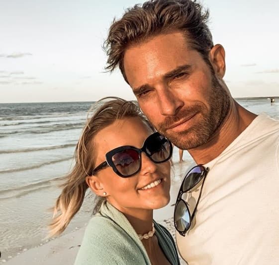 Hace unos días, Sebastián Rulli llamó la atención al publicar una serie de fotografías en las que se mostró 
<b><a href="https://www.univision.com/famosos/sebastian-rulli-publica-otra-foto-desnudo-y-pide-500-mil-likes-para-mostrar-la-del-millon-fotos" target="_blank">desnudo</a></b> en su cuenta de Instagram.