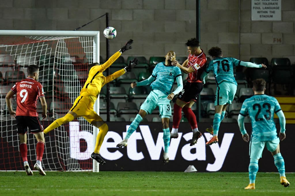 Shaquiri (9’), Minamino (18’, 46’), Jones (32’, 36’), Grujic (65’) y Origi (89’) hicieron los goles.