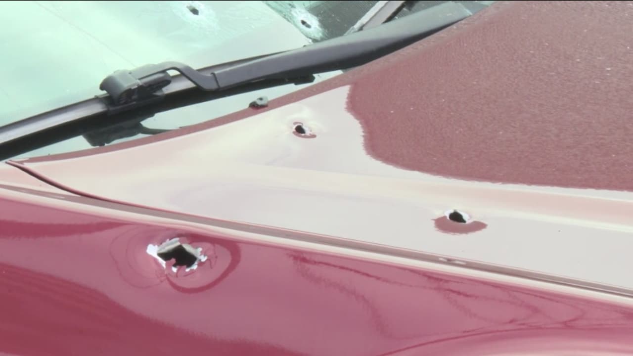 Furia al volante termina en tiroteo: conductora sobrevivió y el agresor fue detenido en Tampa