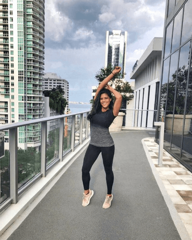 Mantenerse en forma y saludable es importante para ella. Aquí el entusiasmo es lo que realmente importa.