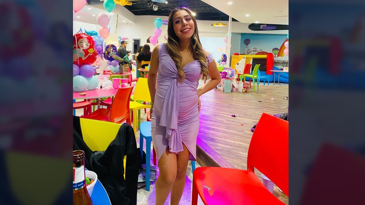 “La niña al salir pudo levantar al bebé de 1 año y se lo llevó corriendo. 
<b>Ella salió sin ropa ni nada a pedir ayuda</b>”, detalló el alguacil del condado de Harris Ed González.