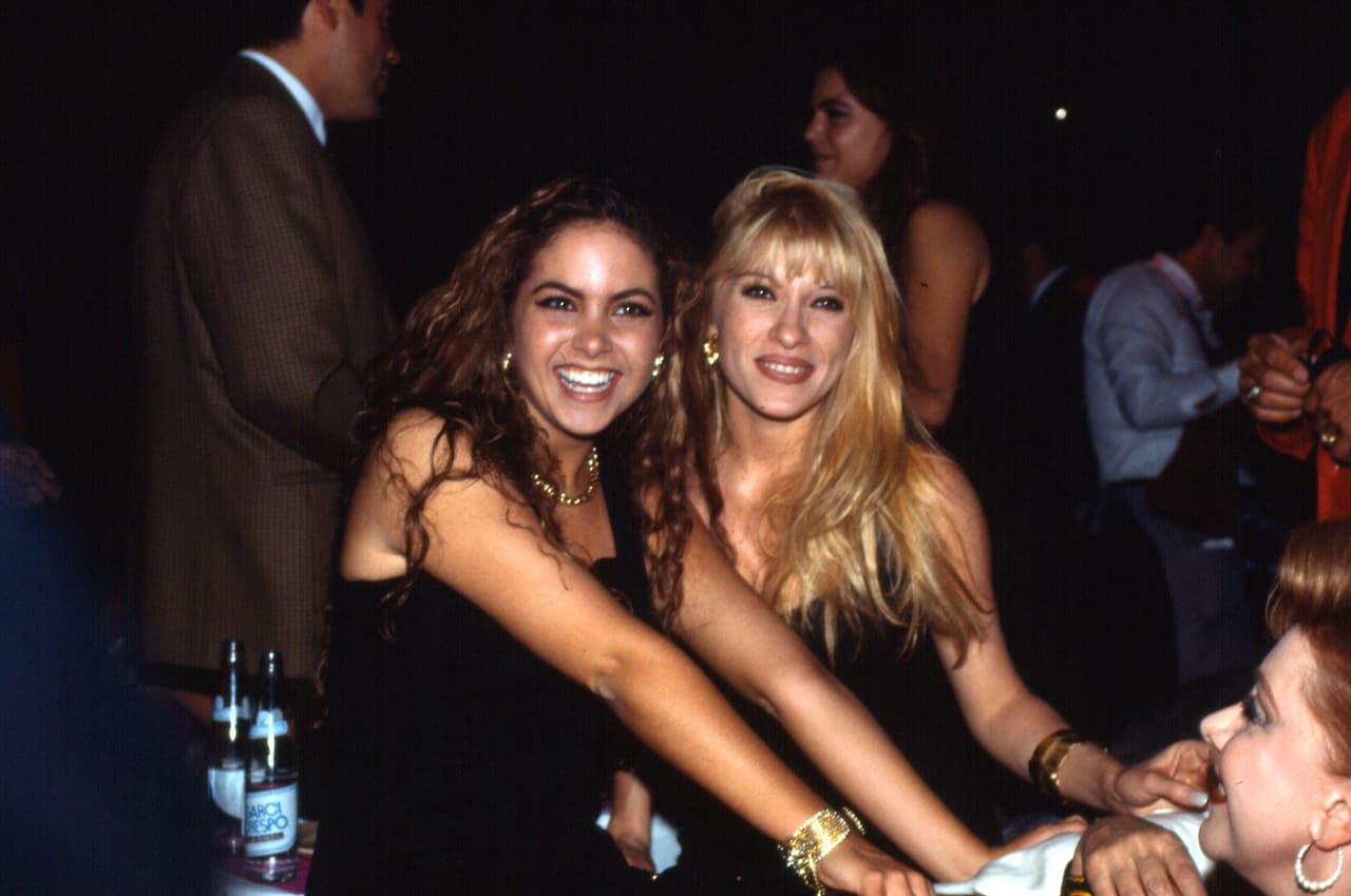 Lucero y Yuri se divierten en una fiesta de los Premios TVyNovelas celebrada en el Club Premier en 1987.