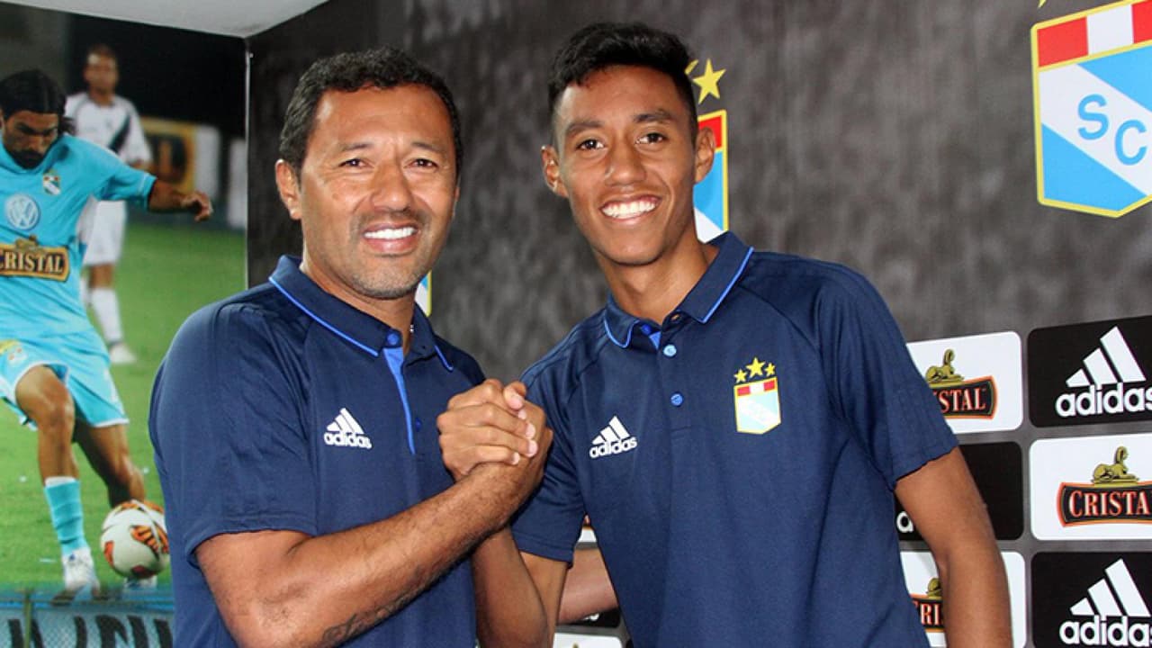 Mexicano-peruano marca golazo a lo Pelé con Carlos Stein