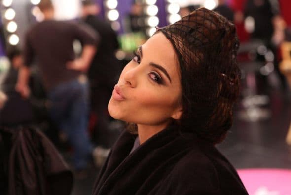 Un besito para la cámara.