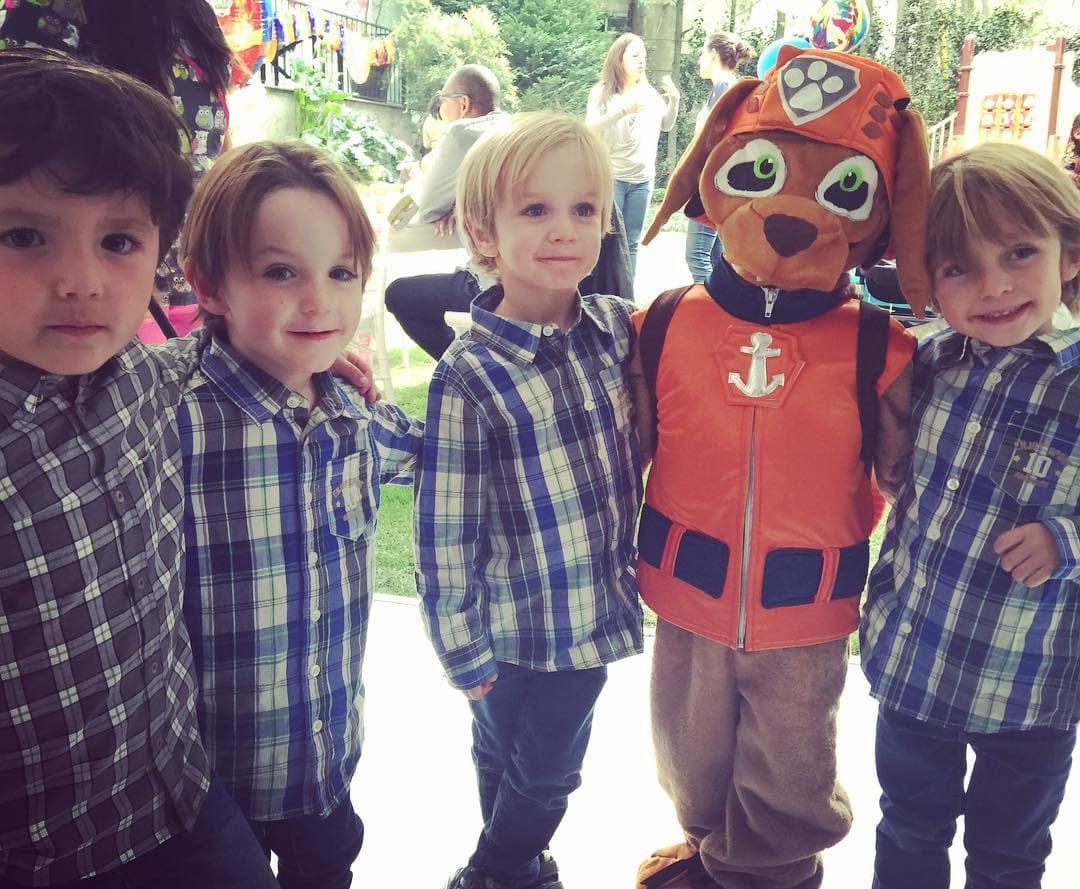 El cumpleañero se disfrazó de un cachorrito de la caricatura 'Paw Patrol'.