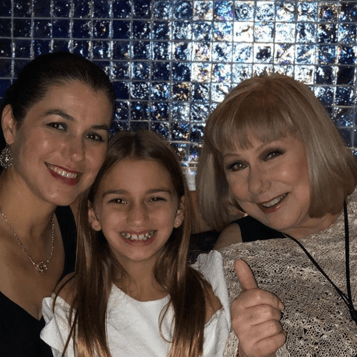 "Les presento a mi nuevo nieto Tango, un labrador chocolate con ojitos azules como el cielo. Tiene 7 semanas y es la nueva mascota de mi hija Titi y su familia. Besitos", escribió este lunes 22 de junio en Instagram.