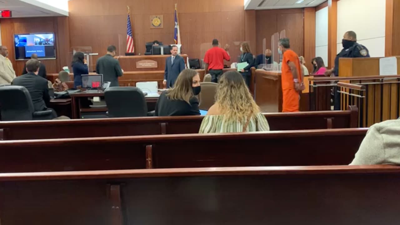 El hombre se presentó en corte de causa probable el miércoles, se le leyeron sus cargos y se le fijó fianza de $500,000.