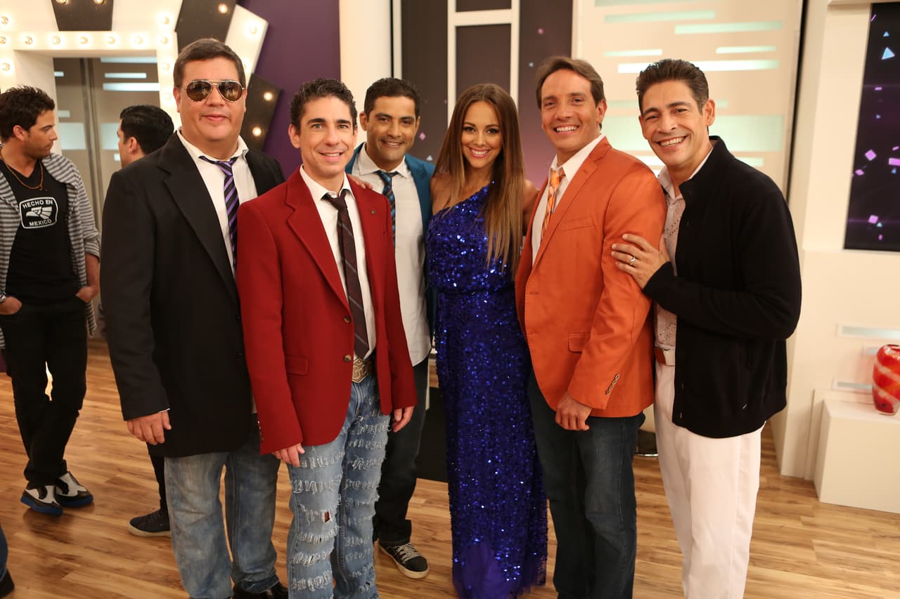 Johnny invitó a sus compañeros de Menudo para presentarse en el show.