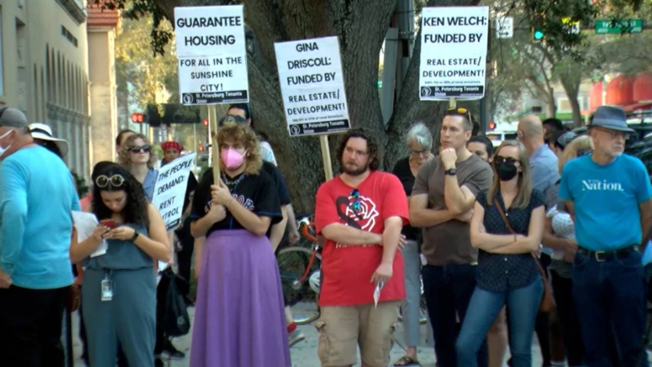 Protestan afuera de alcaldía de St. Petersburg por altos costos de rentas