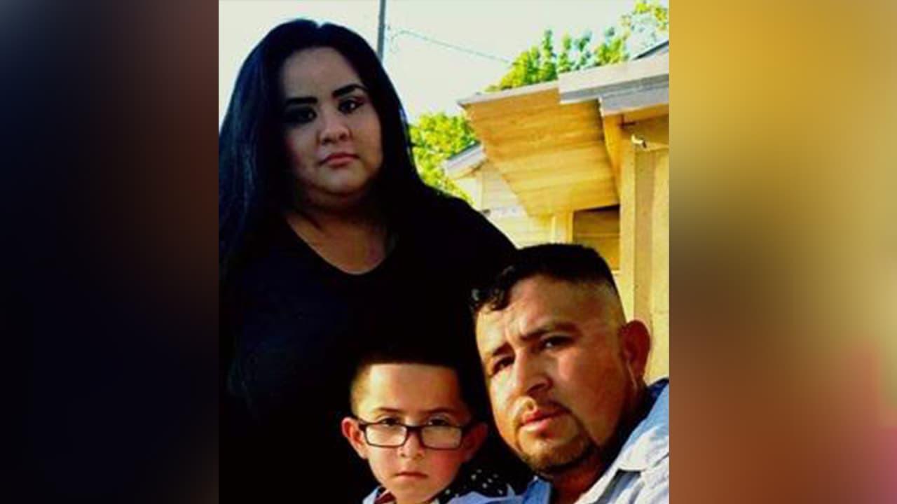 El bebé está sano, pero continúa en el hospital luchando por su vida.