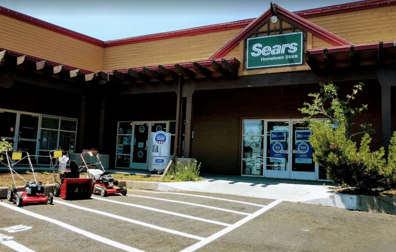<b>Sears Hometown Truckee</b>
<br>Dirección: 12047 Donner Pass Rd Suite A3, Truckee, CA 96161.
<br>