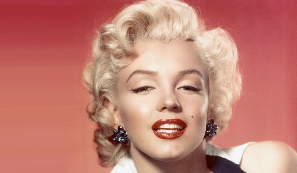 El octavo lugar es para 
<b><a href="https://www.univision.com/entretenimiento/sexys/las-ultimas-fotos-de-marilyn-monroe-fotos">la rubia más icónica de la historia de la cultura pop, Marilyn Monroe</a></b>, quien falleció en agosto de 1962. En el último año, la actriz generó más de 
<b>14 millones de dólares</b>.