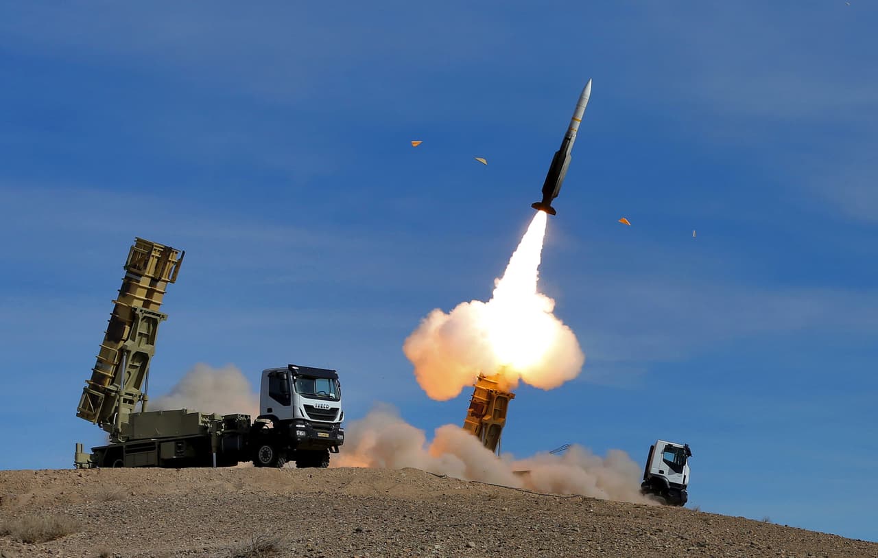 Irán dispara accidentalmente un misil contra un buque en un ejercicio naval y mata a 19 marineros