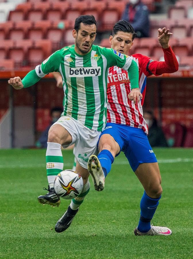 Real Betis se impone 2-0 ante el Sporting de Gijón en las eliminatorias de la Copa del Rey. Sergio Canales anotó el primer gol de penal, segido de Rodrigo Sánchez Rodriguez para dar la victoria a los verdiblancos. El partido tuvo una asistencia de 300 personas.