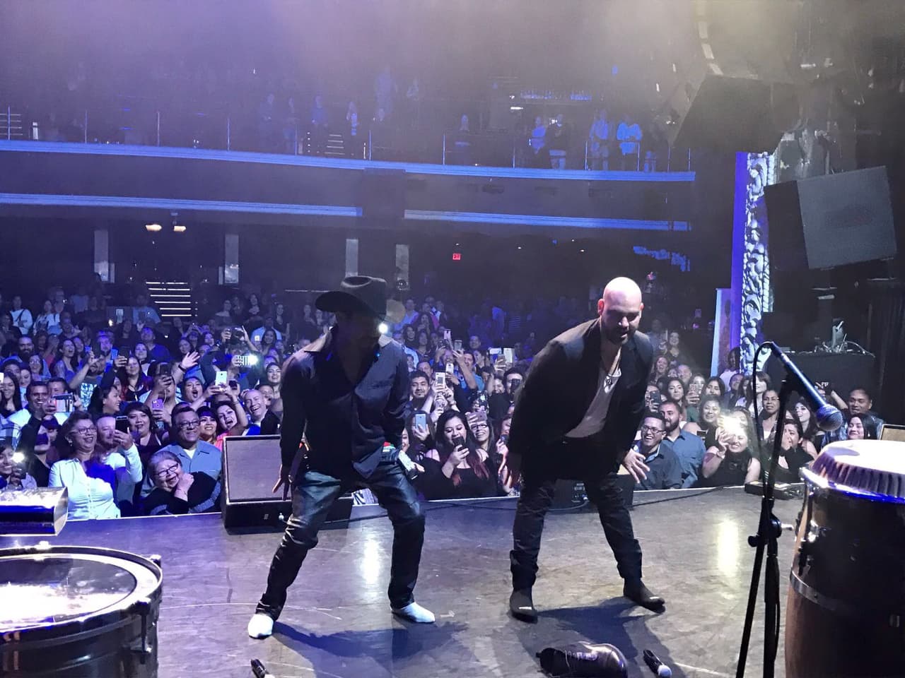 'El Bueno, La Mala y El Feo' se robaron el show durante concierto privado en Los Ángeles.