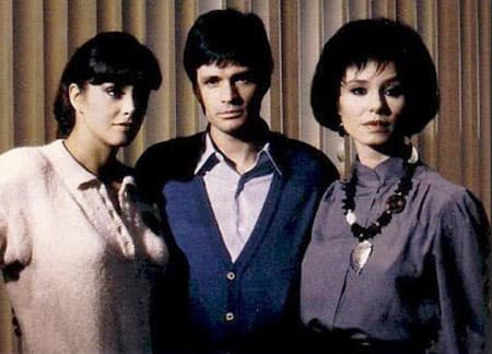 Al ser tan recurrentes las pesadillas, 'Diana' busca ayuda profesional con la 'Dra. Irene del Conde', quien le hace una hipnosis y descubre que su paciente es 'Leonor'. Tiempo después ella también comienza a tener raros acontecimientos y se da cuenta de que es 'Lucrecia', por lo que decide continuar con su venganza de separarla de 'Eduardo'.