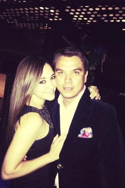 Sherlyn conoció Gerardo Islas cuando él era presidente del partido Nueva Alianza en Puebla, los presentó Alejandro Basteri, hermano de Luis Miguel, en 2009.