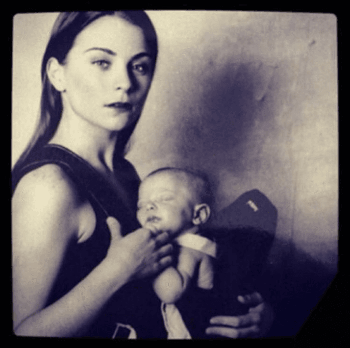 El 11 de noviembre de 1999, 
<b>casi tres años después de que se unieran en matrimonio, nació Nicolás,</b> su único hijo en común.