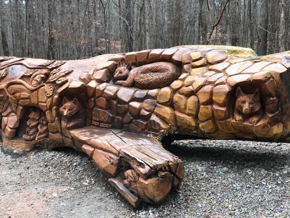 Y por si fuera poco, podrás encontrar obras de arte talladas en madera.